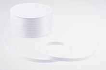 Laden Sie das Bild in den Galerie-Viewer, Satinband 6 mm breit in 23 Farben 1 Rolle mit 50 Meter
