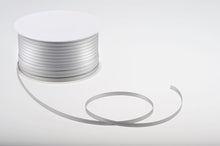 Laden Sie das Bild in den Galerie-Viewer, Satinband 3 mm breit in 23 Farben 1 Rolle mit 50 Meter
