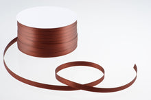 Laden Sie das Bild in den Galerie-Viewer, Satinband 6 mm breit in 23 Farben 1 Rolle mit 50 Meter

