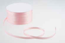 Laden Sie das Bild in den Galerie-Viewer, Satinband 6 mm breit in 23 Farben 1 Rolle mit 50 Meter
