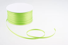 Laden Sie das Bild in den Galerie-Viewer, Satinband 3 mm breit in 23 Farben 1 Rolle mit 50 Meter
