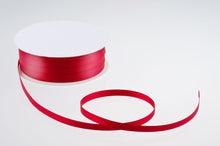 Laden Sie das Bild in den Galerie-Viewer, Satinband 6 mm breit in 23 Farben 1 Rolle mit 50 Meter
