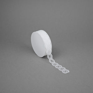 Spitzenband 25 mm weiß mit gewelltem Rand beidseitig