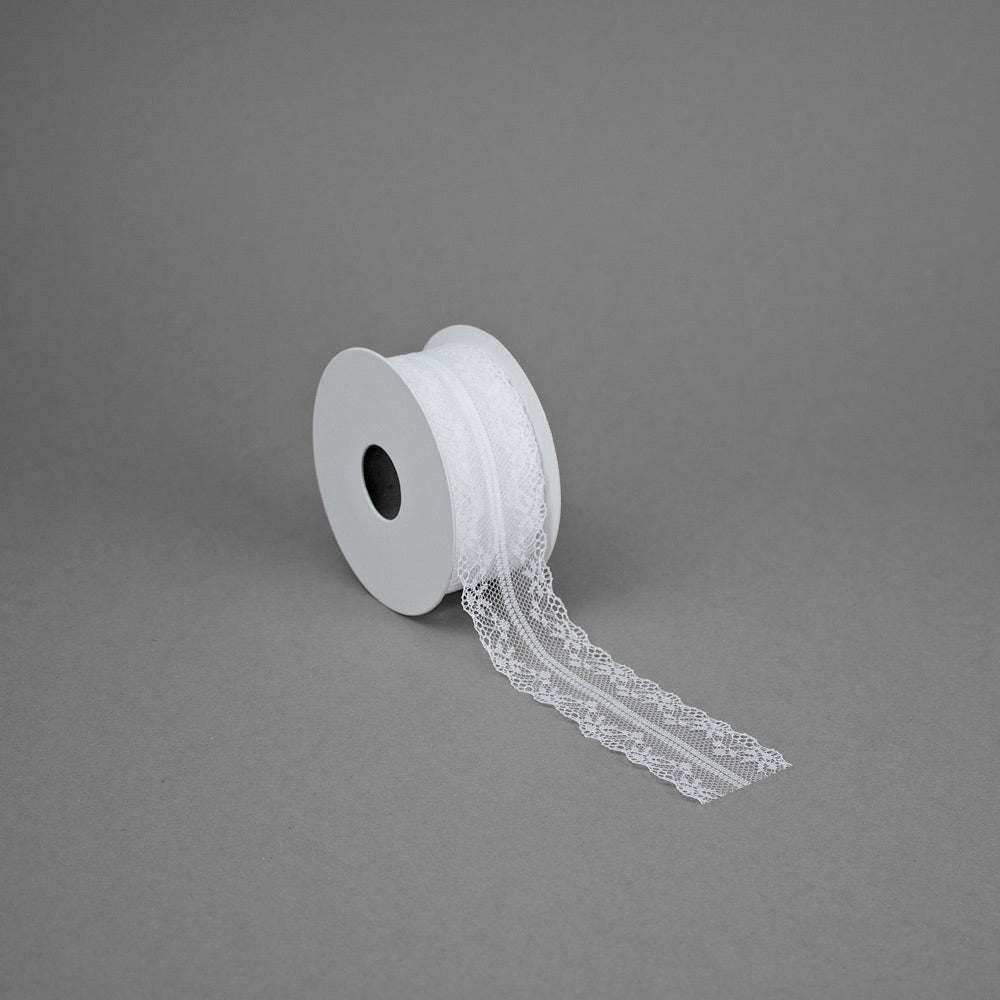 Spitzenband 40 mm weiß mit feinem Blumenmuster